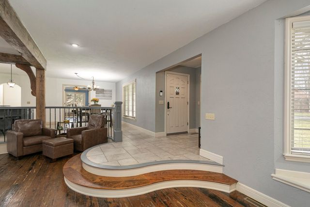 1202 W Glen Oaks Drive, Nixa, MO 65714