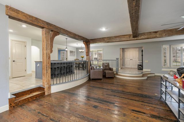 1202 W Glen Oaks Drive, Nixa, MO 65714