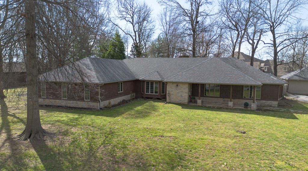 1202 W Glen Oaks Drive, Nixa, MO 65714