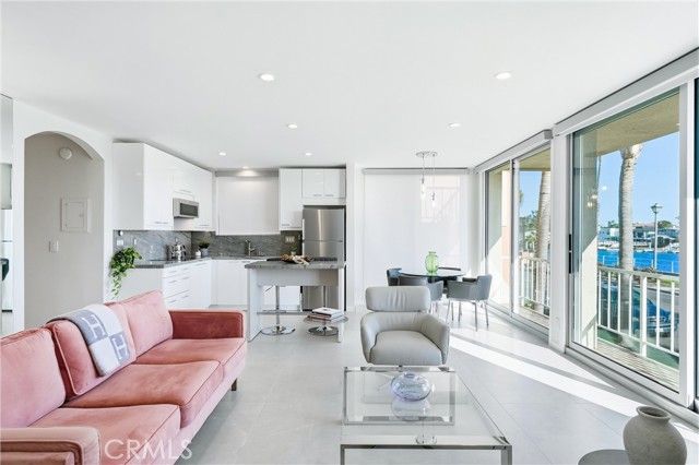 383 Bay Shore 203, Long Beach, CA 90803