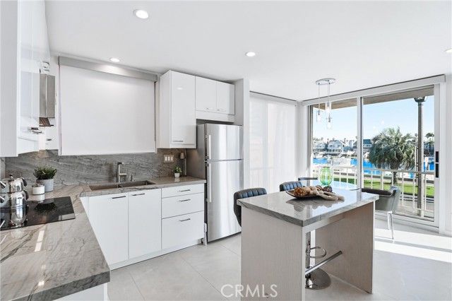 383 Bay Shore 203, Long Beach, CA 90803