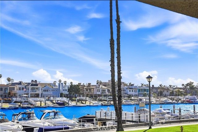 383 Bay Shore 203, Long Beach, CA 90803