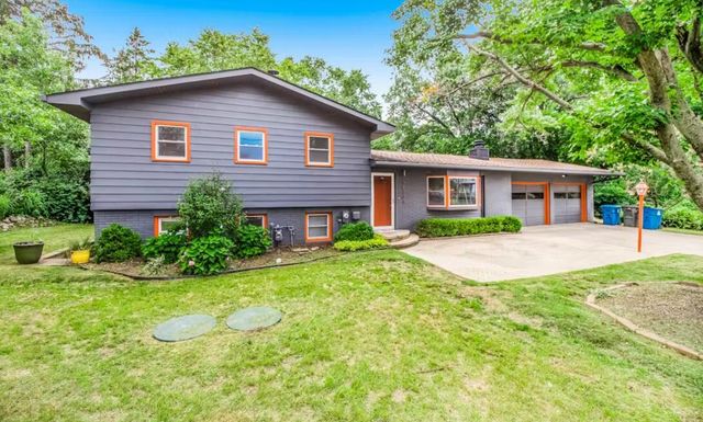 48103 Walnut Avenue, Grand Beach Vllg, MI 49117
