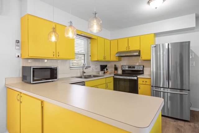 48103 Walnut Avenue, Grand Beach Vllg, MI 49117