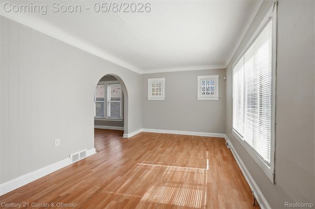 1301 E Muir Avenue, Hazel Park, MI 48030