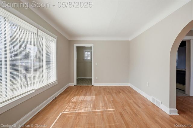 1301 E Muir Avenue, Hazel Park, MI 48030
