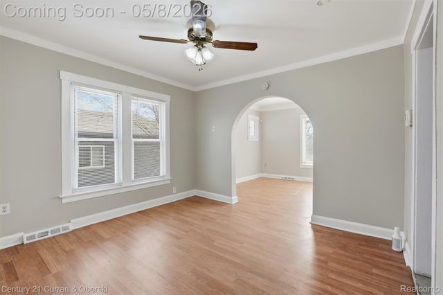 1301 E Muir Avenue, Hazel Park, MI 48030