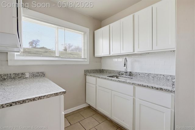 1301 E Muir Avenue, Hazel Park, MI 48030