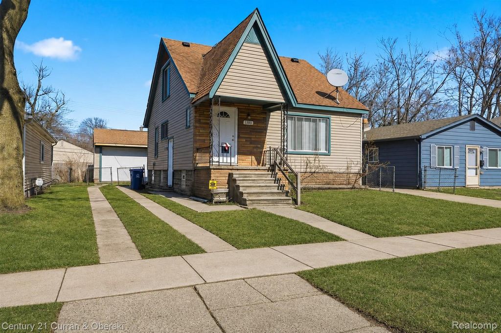 1301 E Muir Avenue, Hazel Park, MI 48030