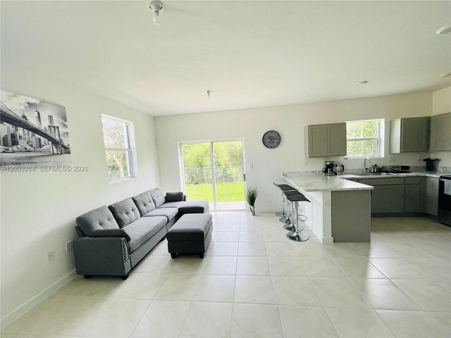 916 SE 19th St 916, Homestead, FL 33034