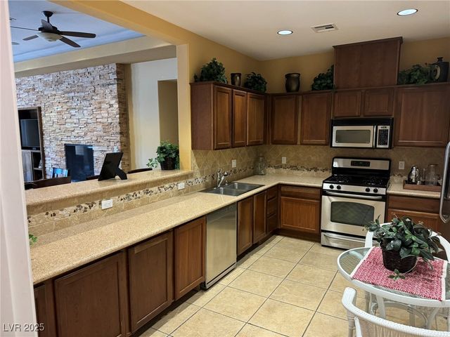 8409 Insignia Avenue 102, Las Vegas, NV 89178