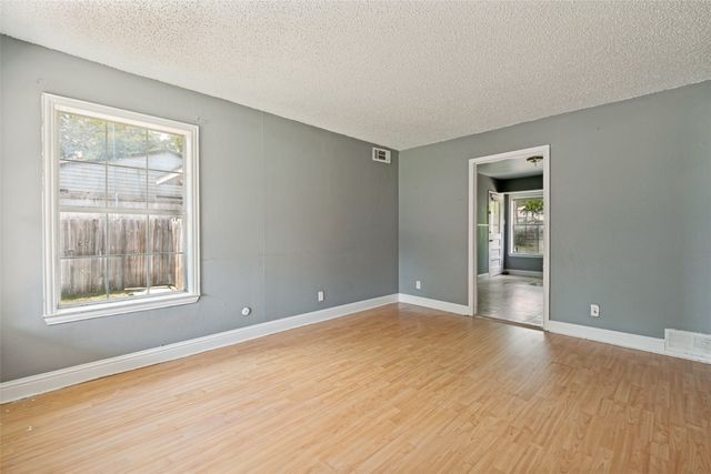 2351 Kingswood Drive, Dallas, TX 75228