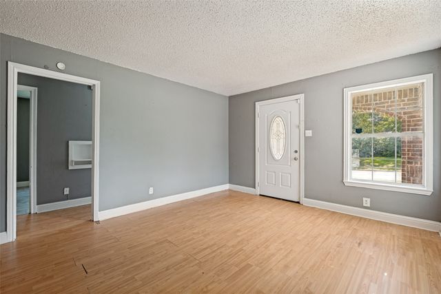 2351 Kingswood Drive, Dallas, TX 75228