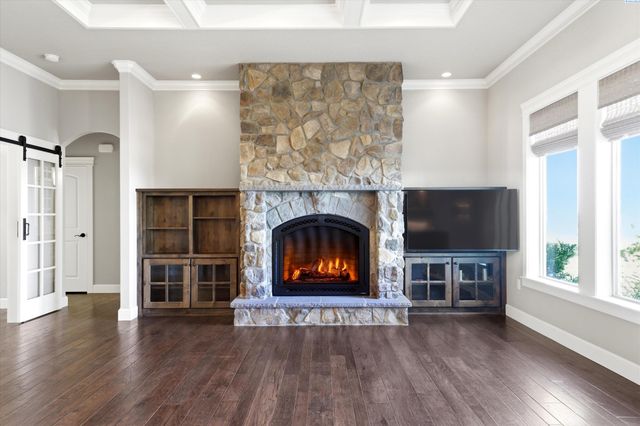 1898 W 52nd Ave, Kennewick, WA 99337