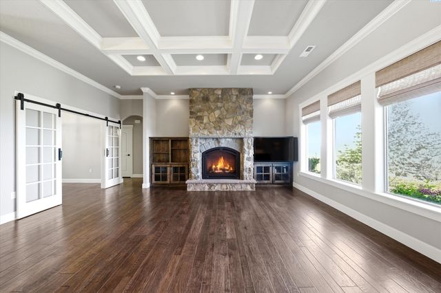 1898 W 52nd Ave, Kennewick, WA 99337