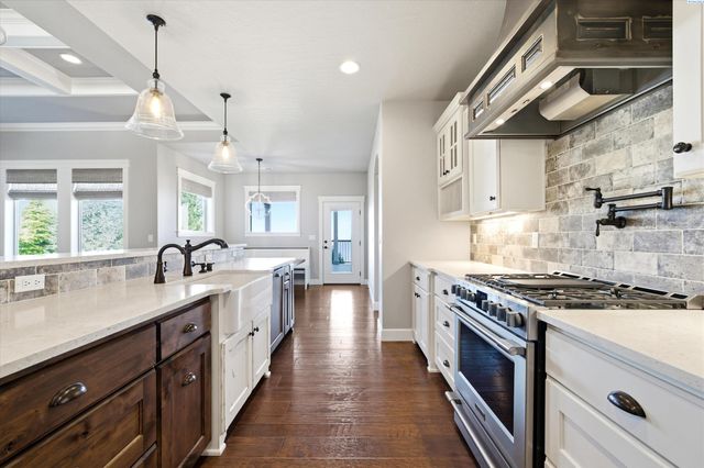 1898 W 52nd Ave, Kennewick, WA 99337