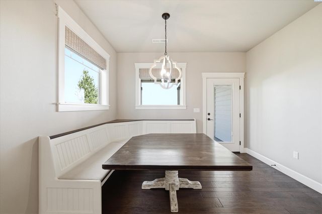 1898 W 52nd Ave, Kennewick, WA 99337