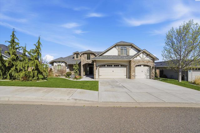 1898 W 52nd Ave, Kennewick, WA 99337