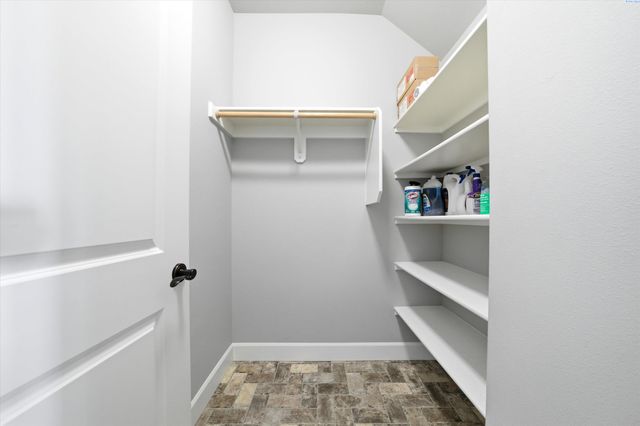 1898 W 52nd Ave, Kennewick, WA 99337