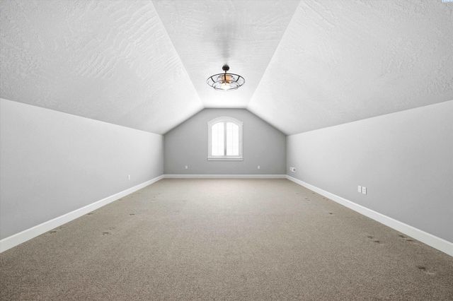 1898 W 52nd Ave, Kennewick, WA 99337