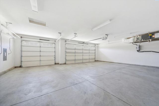 1898 W 52nd Ave, Kennewick, WA 99337