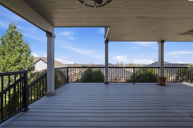 1898 W 52nd Ave, Kennewick, WA 99337