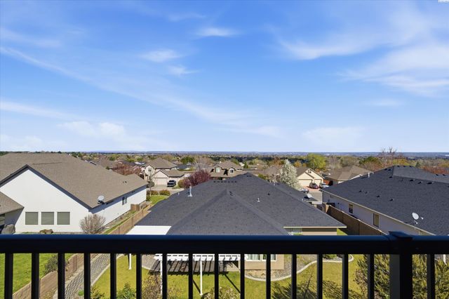 1898 W 52nd Ave, Kennewick, WA 99337