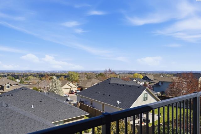 1898 W 52nd Ave, Kennewick, WA 99337