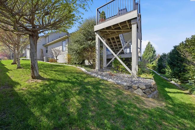 1898 W 52nd Ave, Kennewick, WA 99337