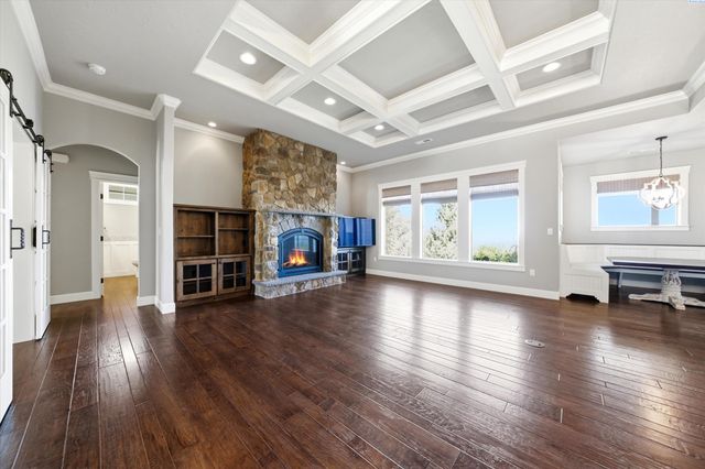 1898 W 52nd Ave, Kennewick, WA 99337