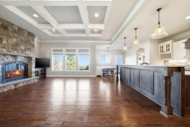 1898 W 52nd Ave, Kennewick, WA 99337