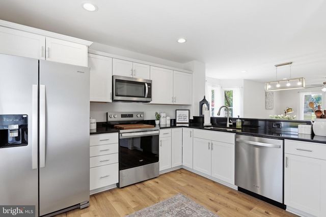 242 BLUE RIDGE AVE, Front Royal, VA 22630