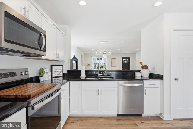 242 BLUE RIDGE AVE, Front Royal, VA 22630