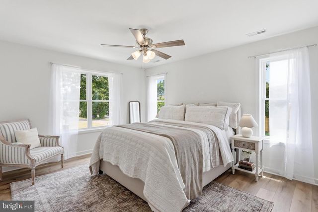 242 BLUE RIDGE AVE, Front Royal, VA 22630