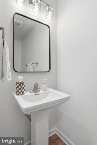 242 BLUE RIDGE AVE, Front Royal, VA 22630