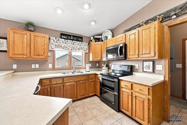 3510 ROUGHLOCK LN, Spearfish, SD 57783
