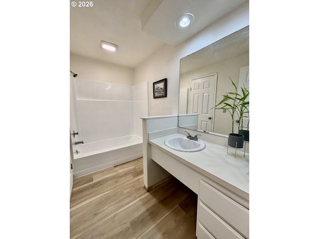 213 TRAILSIDE Loop, Eugene, OR 97405