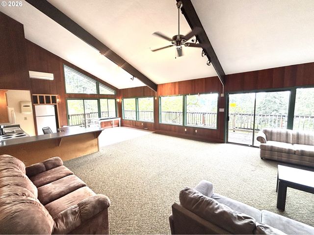 213 TRAILSIDE Loop, Eugene, OR 97405