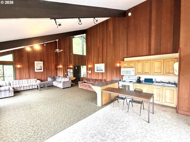 213 TRAILSIDE Loop, Eugene, OR 97405