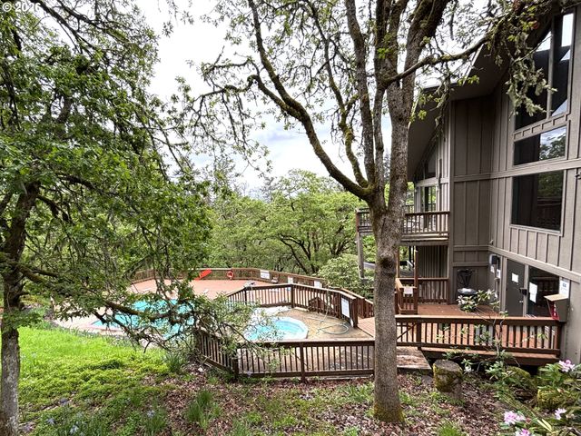 213 TRAILSIDE Loop, Eugene, OR 97405