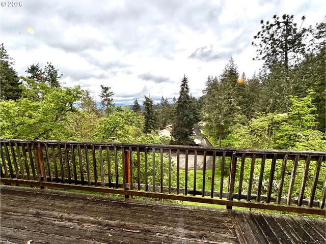 213 TRAILSIDE Loop, Eugene, OR 97405