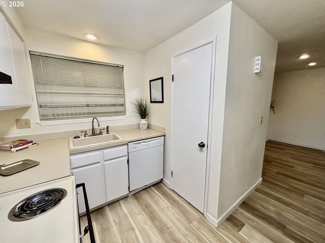 213 TRAILSIDE Loop, Eugene, OR 97405