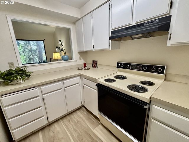 213 TRAILSIDE Loop, Eugene, OR 97405