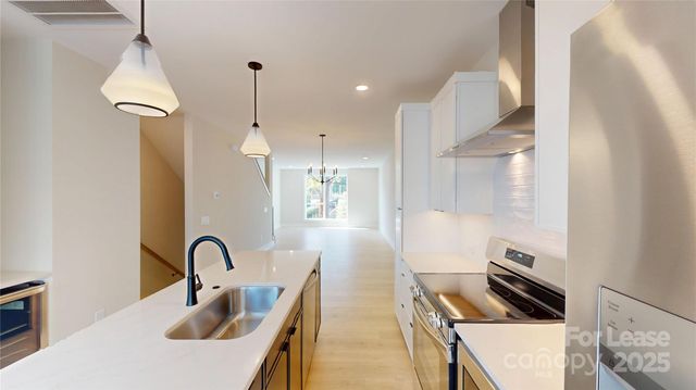 407 Devender Lane, Charlotte, NC 28217