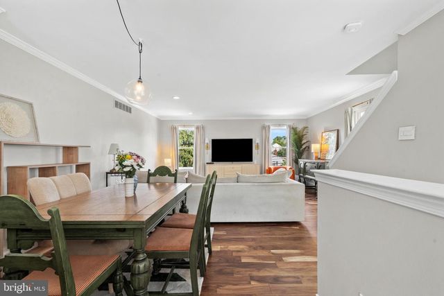 1102 LENAPE LN, Conshohocken, PA 19428