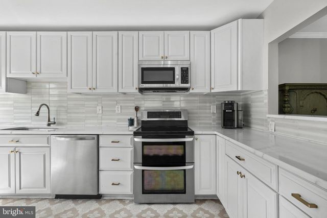 1102 LENAPE LN, Conshohocken, PA 19428