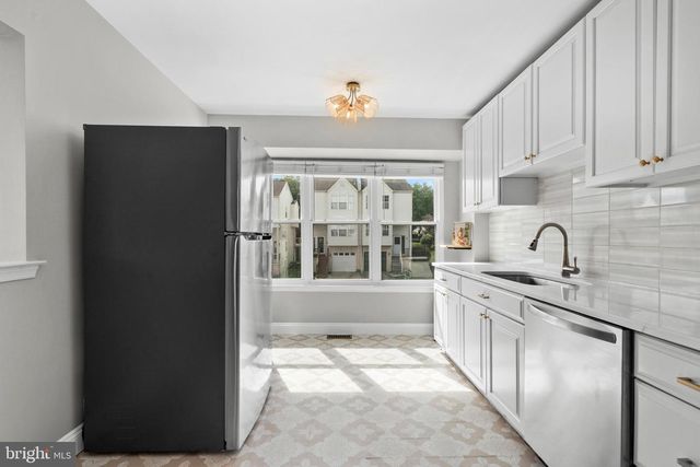 1102 LENAPE LN, Conshohocken, PA 19428