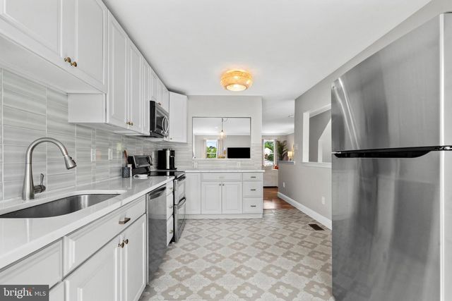 1102 LENAPE LN, Conshohocken, PA 19428