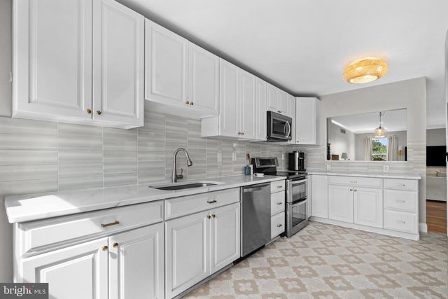 1102 LENAPE LN, Conshohocken, PA 19428