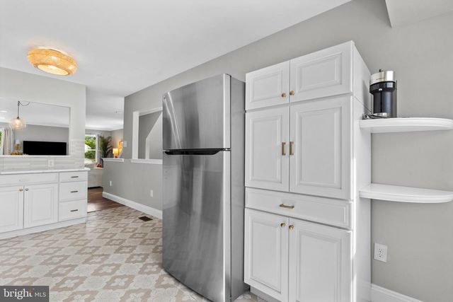 1102 LENAPE LN, Conshohocken, PA 19428